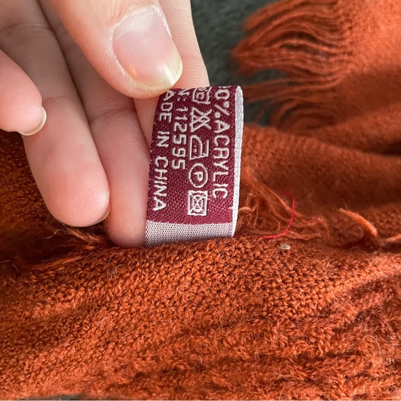 Scarf - Picture 7 of 9